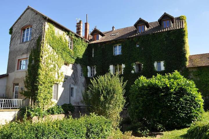 Gîte pour 4 personnes, avec Terrasse ainsi que Jardin et Vue à Cortambert