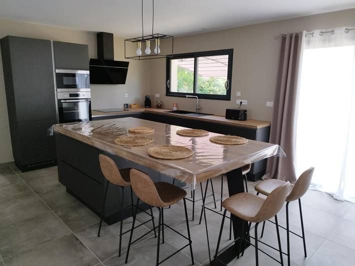 Location de vacances pour 6 personnes, avec vue et jardin à Vouneuil-sous-Biard