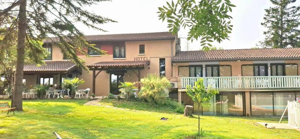 Hôtel pour 2 personnes, avec Terrasse et Jardin ainsi que Piscine et Sauna à Fons