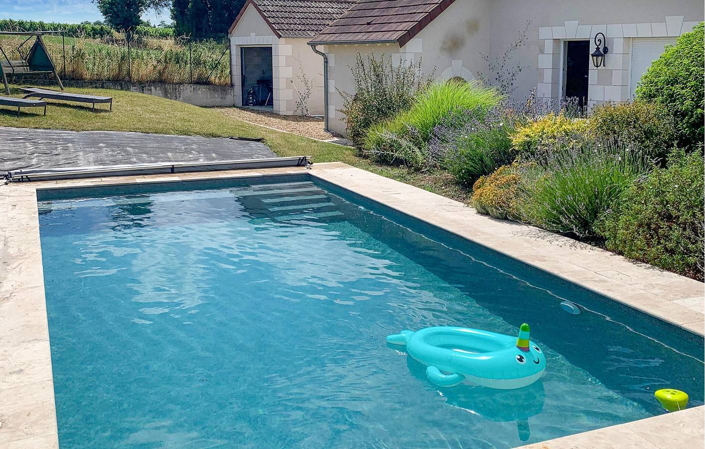 Luxury Apartment with Pool, WiFi, TV, Parking, and Garden in Seigy, Romorantin-Lanthenay region