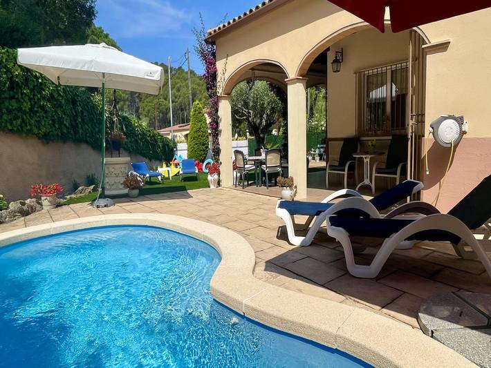 Villa pour 7 personnes, avec jardin ainsi que balcon et piscine, adapté aux familles à Pals