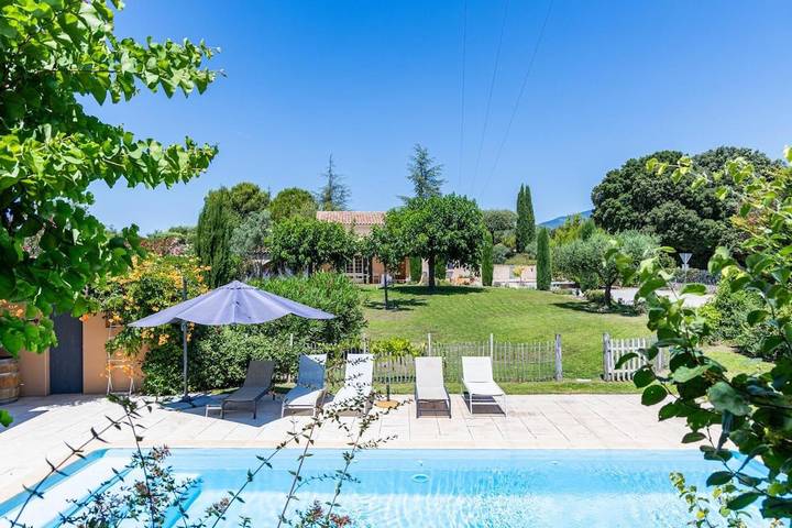 Location de vacances pour 8 personnes, avec piscine ainsi que jardin et vue à Saint-Pierre-de-Vassols - 2