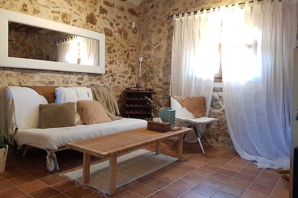 1800 Stone House 10 minutes drive to the sea. in Vandellòs i l'Hospitalet de l'Infant, Costa Dorada