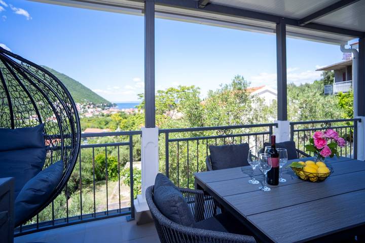 Ferienwohnung für 5 Personen, mit Balkon/Terrasse in Trpanj