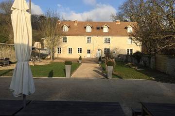 Gîte pour 35 personnes, avec jardin et terrasse à Thiverval-Grignon