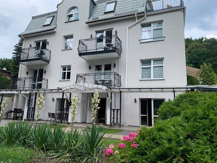 Apartament wakacyjny dla 4 osób, z ogród i widok oraz taras w Redłowo