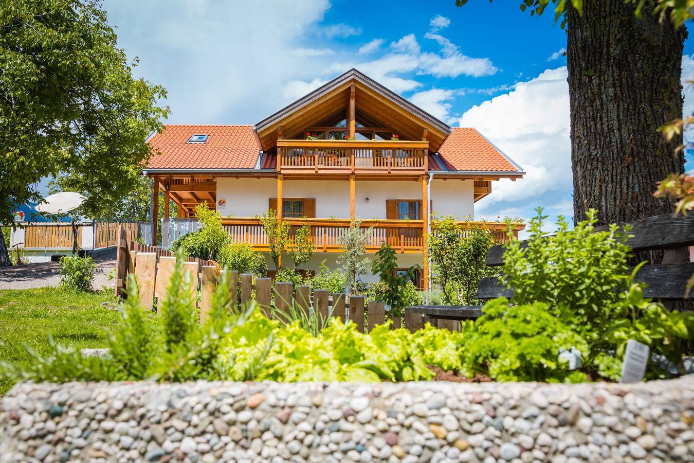 Ganze Wohnung, Ferienwohnung 'Stettnerhof Laugen' mit Bergblick, Terrasse und Wlan in Völlan, Lana