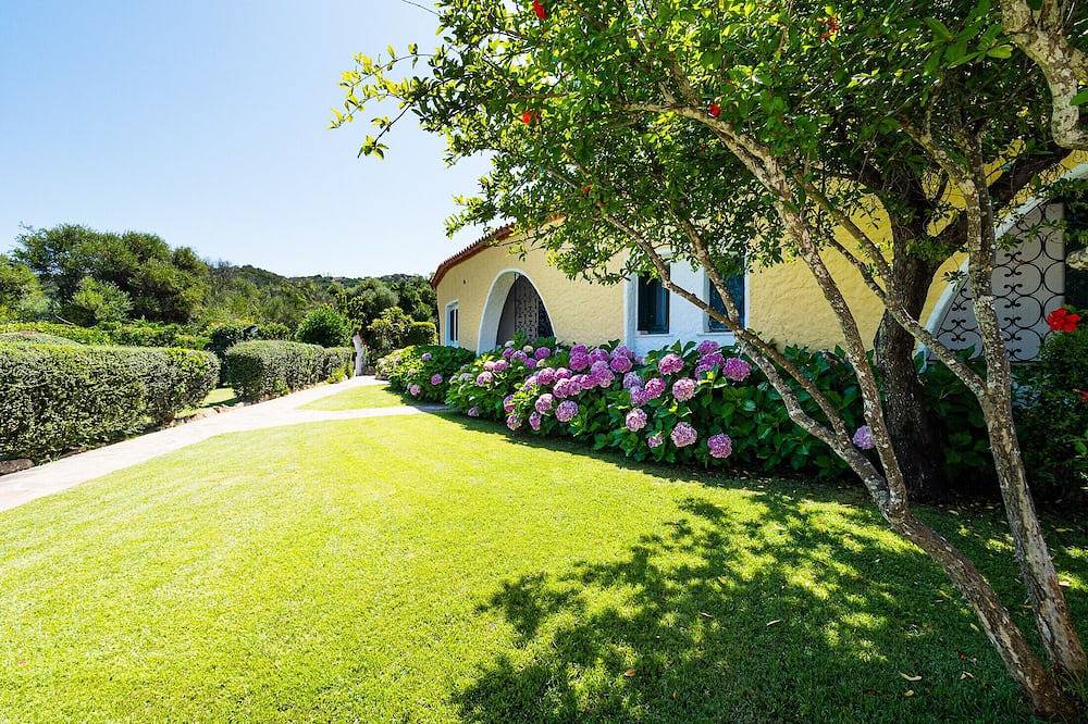 Apartamento entero, Rotonda Cottage 33 - piscina, jardín, 4 huéspedes in Baja Sardinia, Arzachena