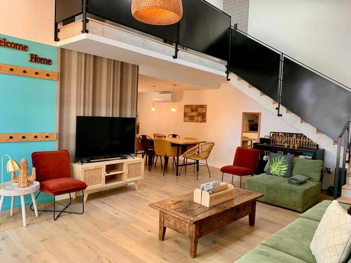 Location de vacances pour 10 personnes, avec jardin et piscine ainsi que jacuzzi et bassin pour enfant à Celle-Lévescault - 4