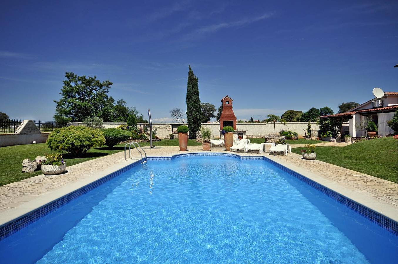 Ganze Wohnung, Ferienwohnung mit Außenpool, Klimaanlage, Wlan und Grillanlage in Pula-Medulin, Pula