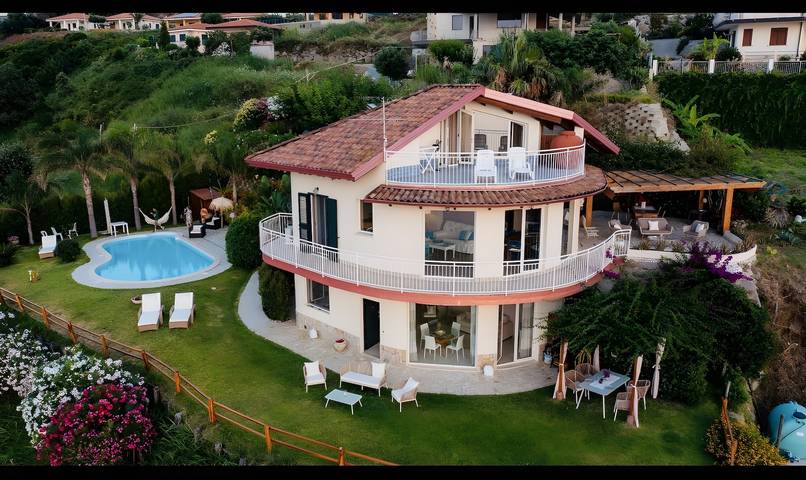 Villa per 10 persone, con Balcone e Giardino in Calabria