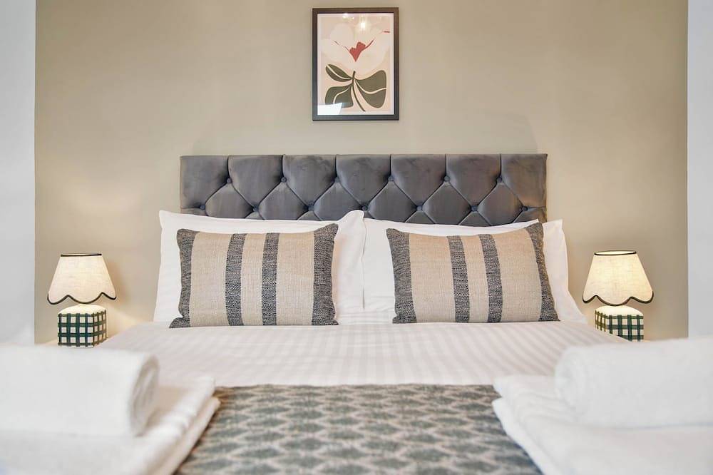 Whiskawayhomes - Sebright Avenue - Luxury home in Worcester, Worcestershire