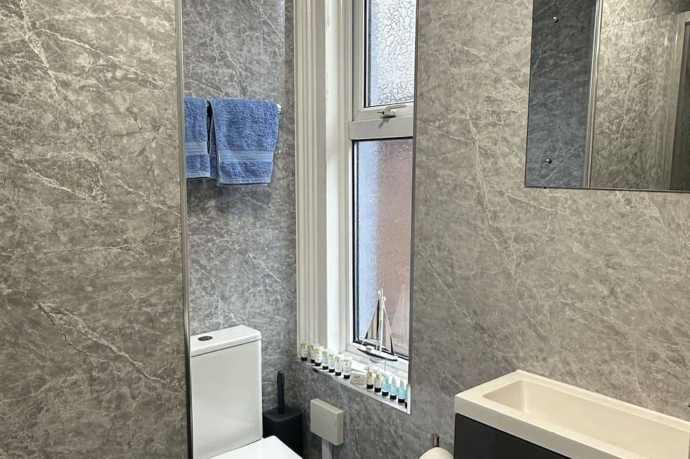 Ganze Wohnung, Apartment-Deluxe-Ensuite mit Dusche-Strassenblick-Flat 2 in Eastbourne, Ost Sussex