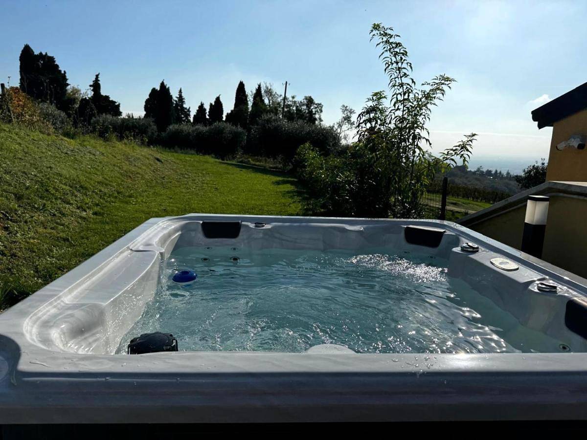 Appartamento intero, Agriturismo Corte Busola Private Jacuzzi with Breathtaking Views of Valpolicella in Verona, Provincia di Verona