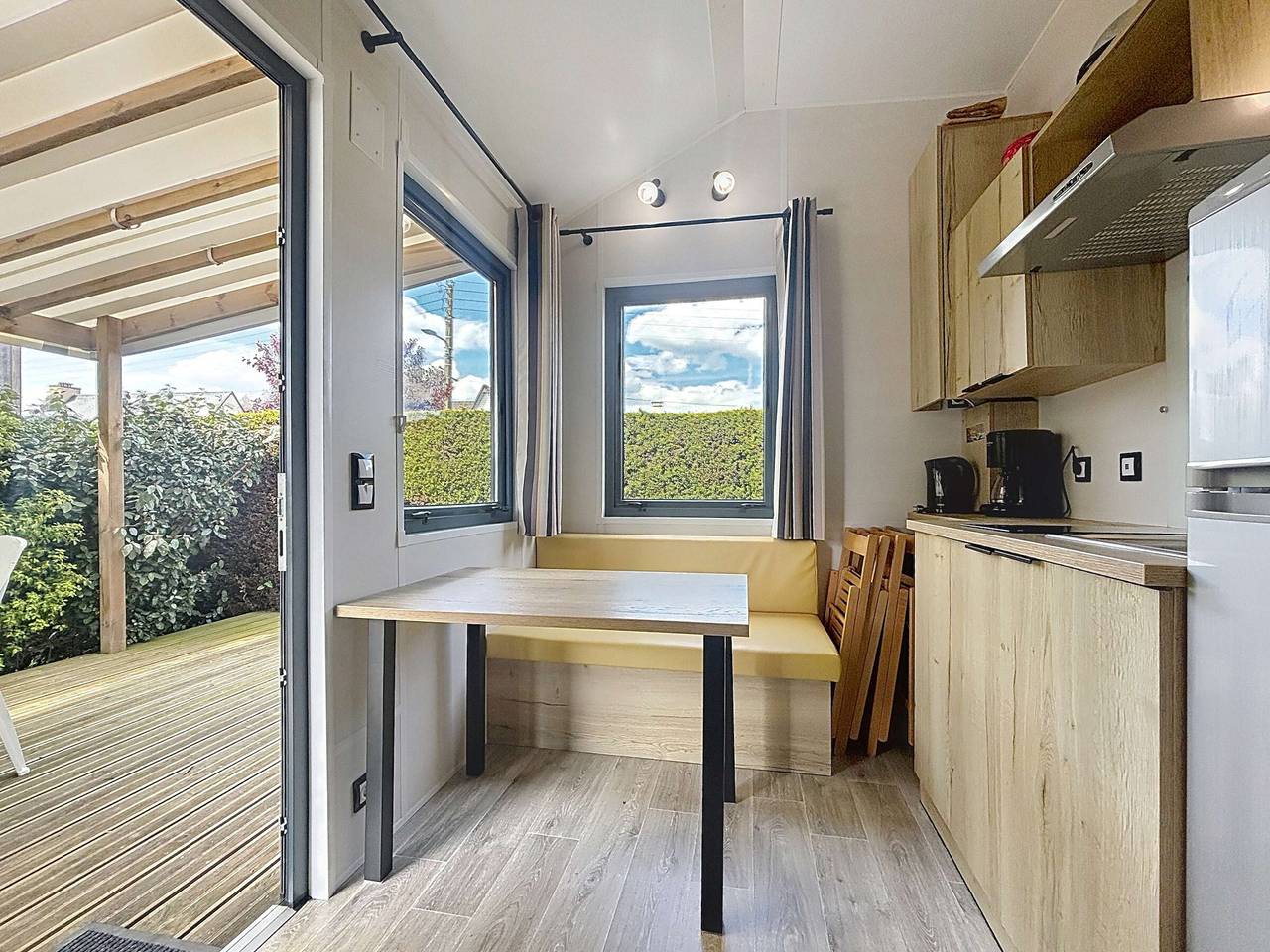 Séjour en Tiny House à Jullouville, piscine et parking inclus in Jullouville, Côte de la Déroute