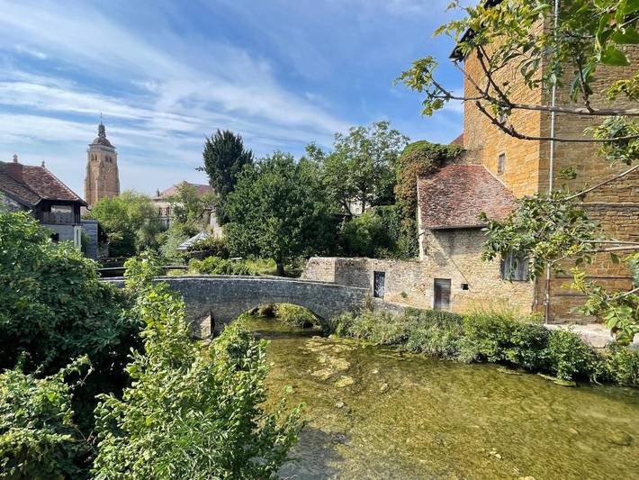 Location de vacances pour 8 personnes, avec Balcon ainsi que Terrasse et Vue à Arbois (homonymie)