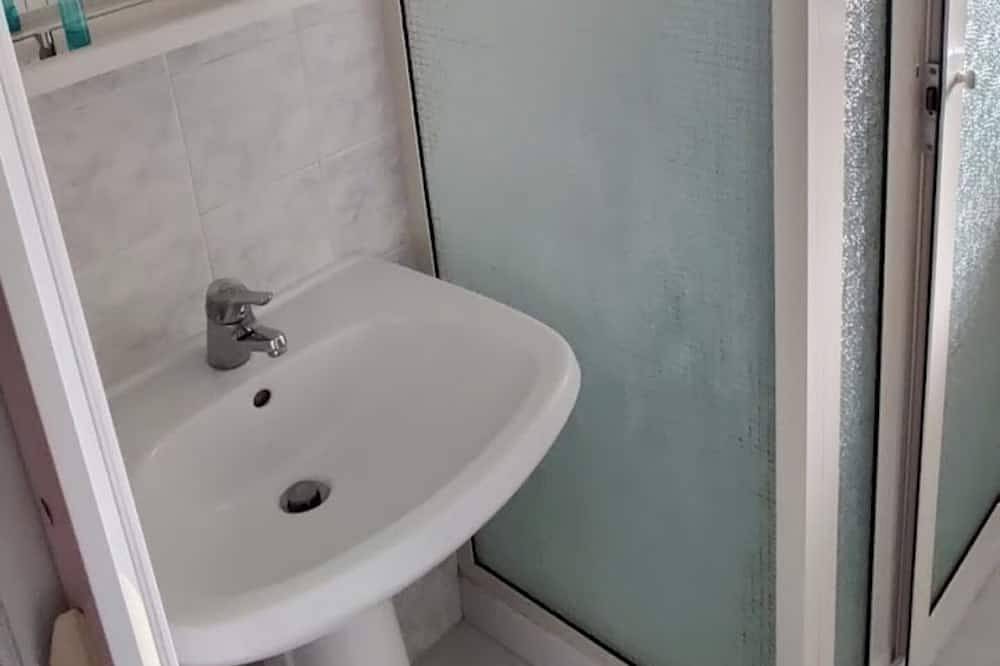 Entire apartment, In coppia o in famiglia, punto strategico per visitare storia,mare e montagna in Giardini-Naxos, Messina Province