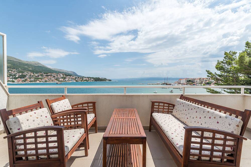 Ganze Wohnung, Sonnige Wohnung nur 10 m vom Meer entfernt! in Stobrec, Split-Dalmatien