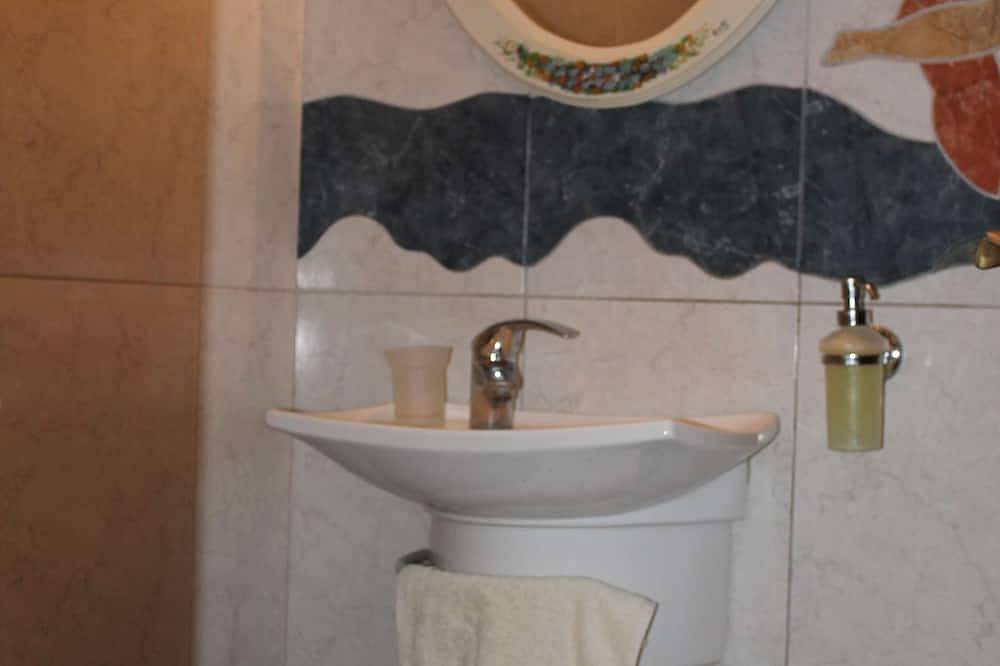 Geheel appartement, Villa with garden in Varkiza, Vari