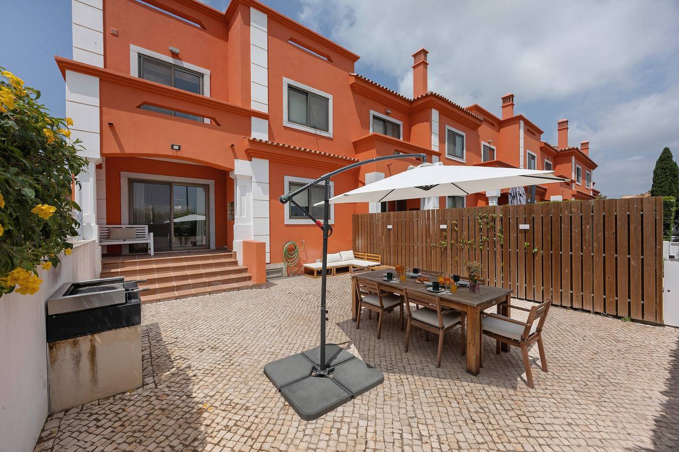 Ferienhaus 'Orange Lux Tavira Residenz 3I' mit Gemeinschaftspool, Wi-Fi und Klimaanlage in Freguesia da Luz de Tavira, Parque Natural da Ria Formosa