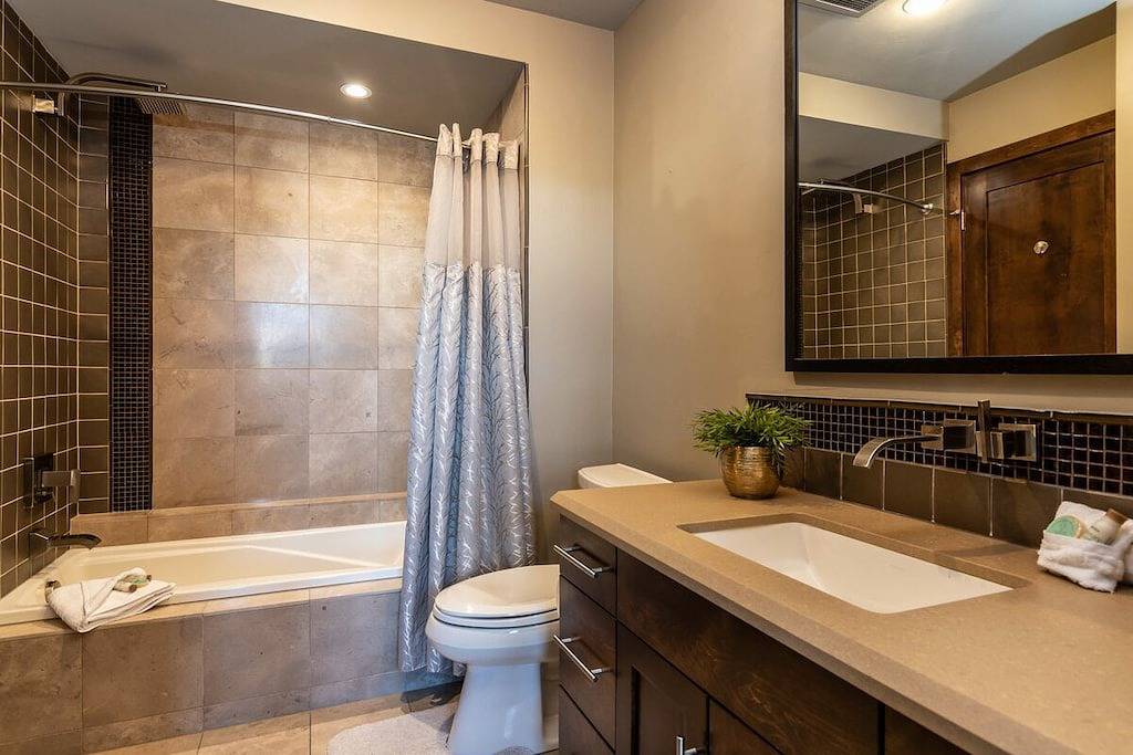 Ganze Wohnung, Howelsen Place A302 | Downtown Condo | Private Parking Garage | Fire Pit with Views in Steamboat Springs, Medicine Bow-Routt Nationalwald