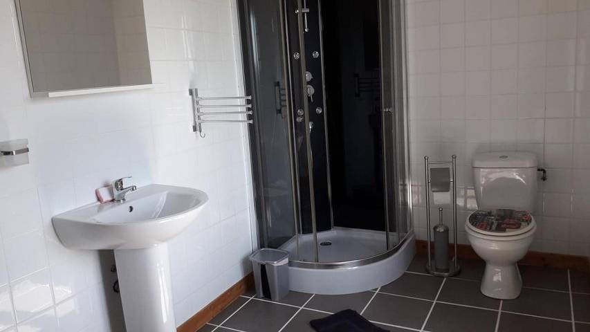 Gîte pour 2 personnes, avec terrasse et vue à Marcenat - 4