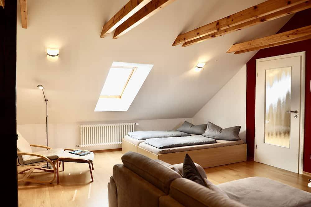 Ganze Wohnung, Ferienwohnung, 80qm, 1 Schlafzimmer, 1 Wohn-Schlafzimmer, max. 4 Personen in Wilsdruff, Osterzgebirge