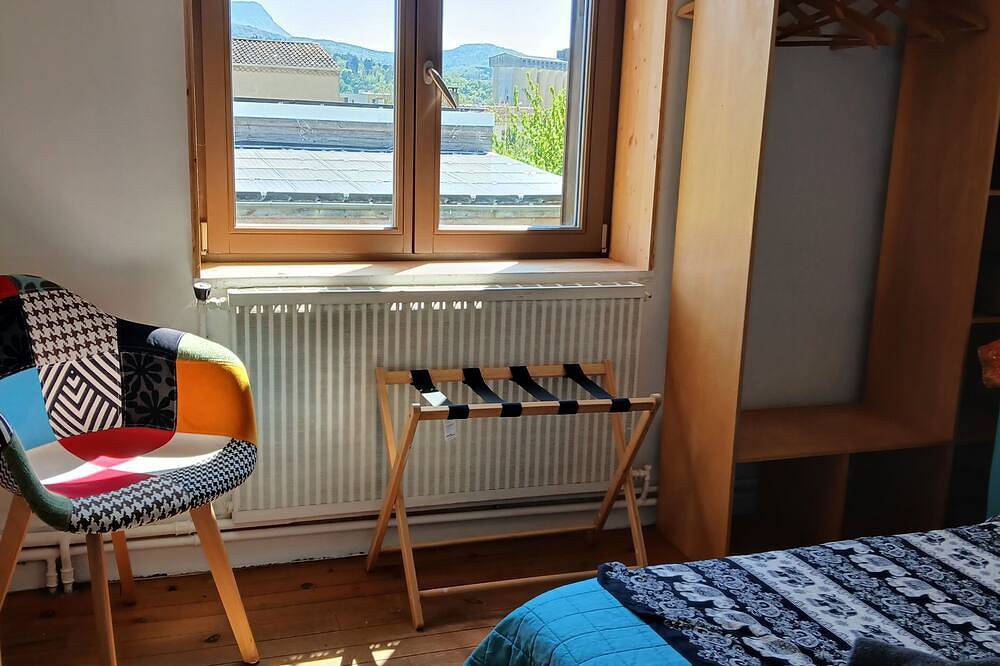 Charming, quiet town house with small garden in Crest, Die region