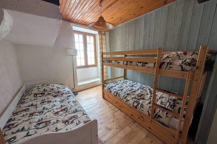 Large authentic Ossau Valley house, mountain views, 1h from Lourdes in Béost, Béarn
