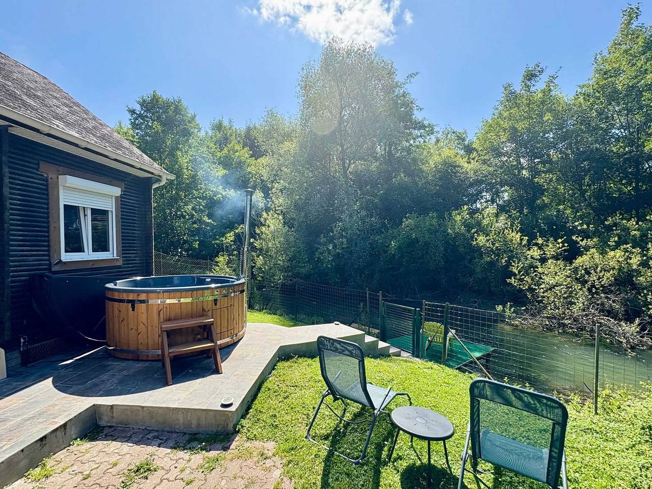 Gemütliche Chalet mit Blick auf den Fluss - 62 m² in Authuille, Péronne und Umgebung