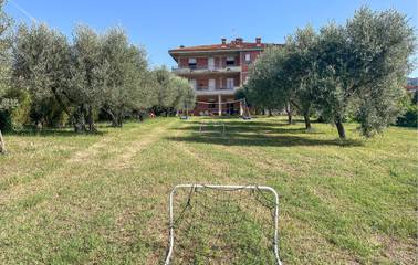 Cottage pour 3 personnes, avec jardin ainsi que terrasse et piscine à Tuoro sul Trasimeno