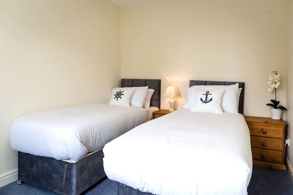 Captain's View - soak up the marina life in Eastbourne, Sussex Oriental