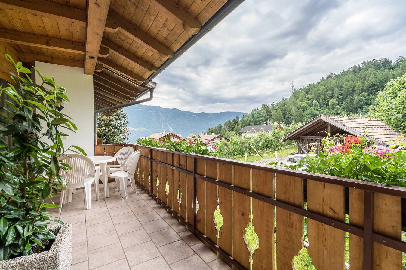 Ganze Wohnung, Ferienwohnung "Toni - Obermösslhof" mit Wlan, Terrasse & Bergblick in Lana, Nonsberggruppe
