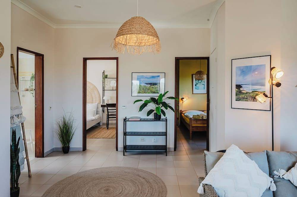 Ganze Wohnung, Strandhaus in Carrapateira mit einzigartigem Meerblick  Garten Natur pur  Ruhe in Bordeira, Naturpark Südwest-Alentejo und Costa Vicentina