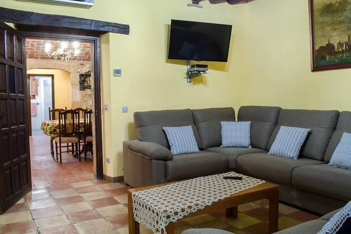 Location de vacances pour 34 personnes, avec piscine ainsi que jardin et balcon, animaux acceptés à Sils - 3