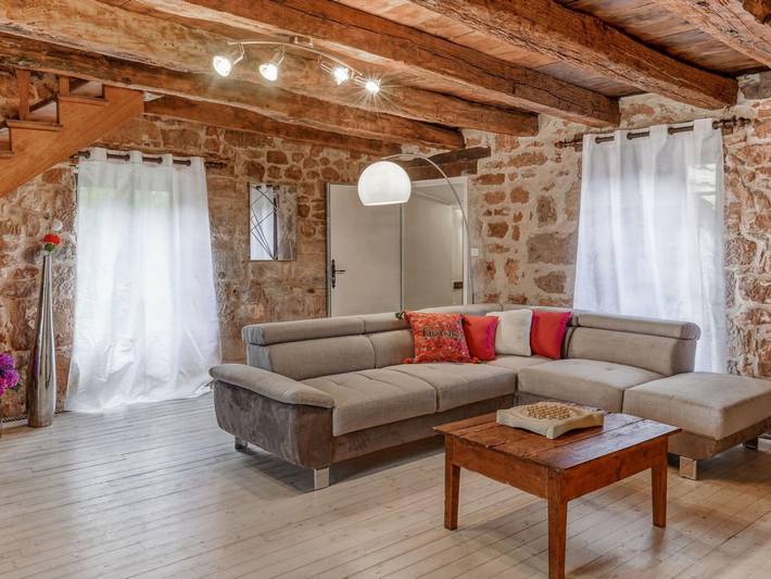 Location de vacances pour 4 personnes, avec Terrasse ainsi que Jardin et Piscine à Teillots