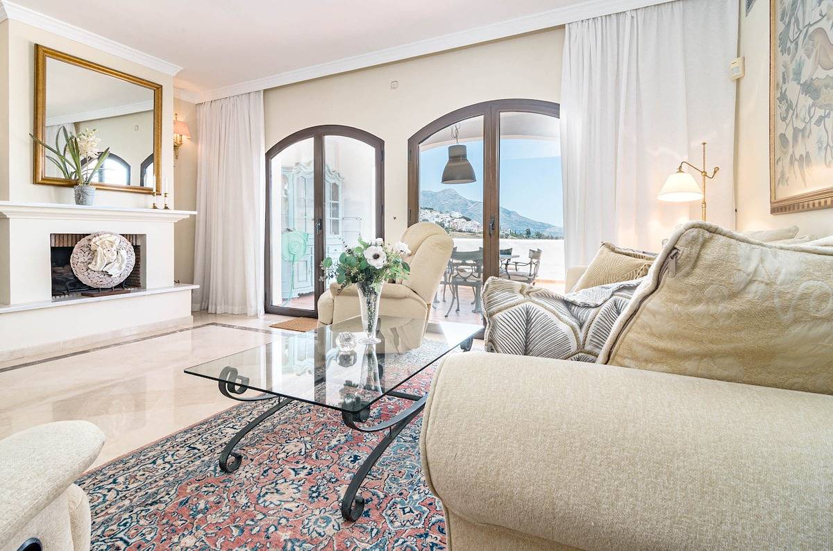 Ganze Wohnung, Lag - Spacious townhouse with private jacuzzi in Los Arqueros Golf and Country Club, Benahavís