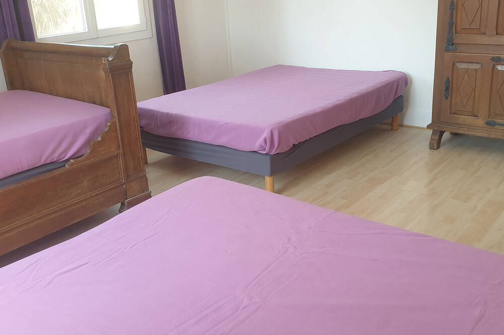 Entire apartment, Seasonal rental apartment between pool and sea. in Salin-de-Giraud, Arles