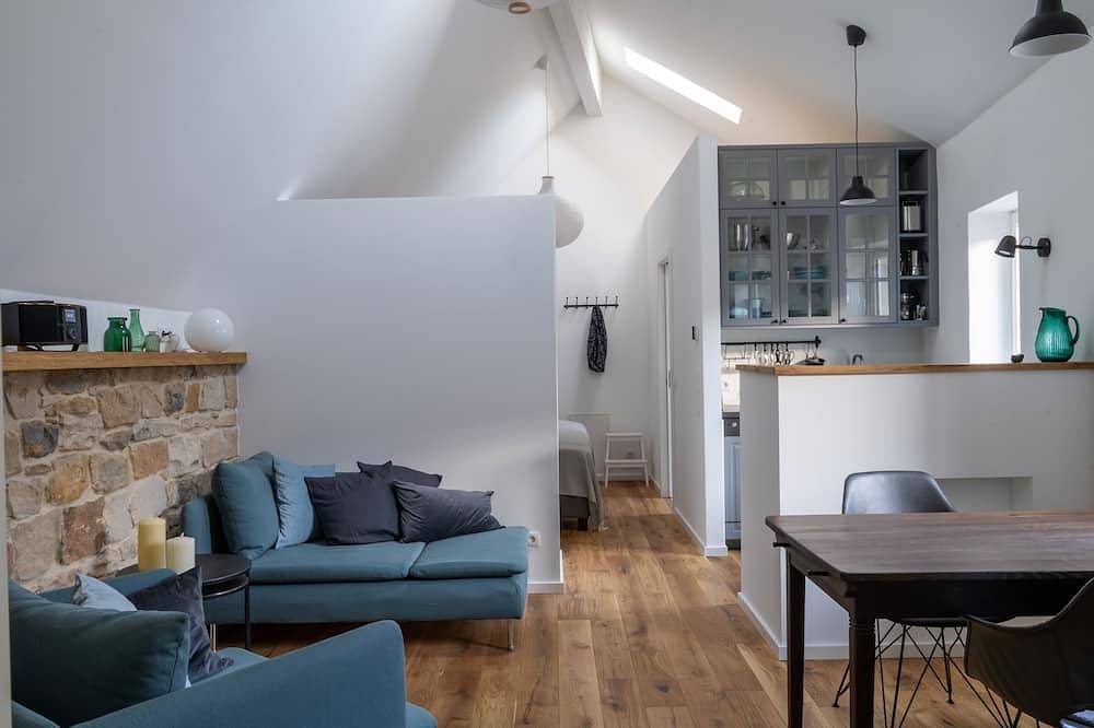Ganze Wohnung, Neue Dachwohnung im Herzen von  Gönnheim in Gönnheim, Pfälzer Rheinebene