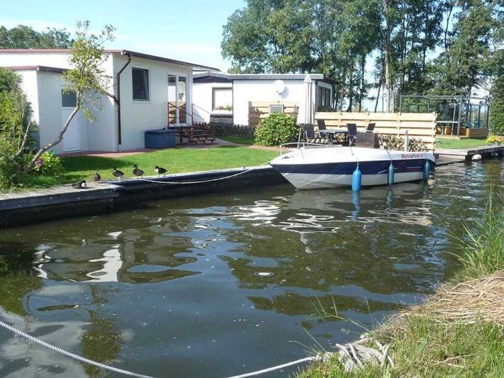 Ferienhaus für 5 Personen, mit Terrasse und Garten sowie Pool und Seeblick in Lemmer