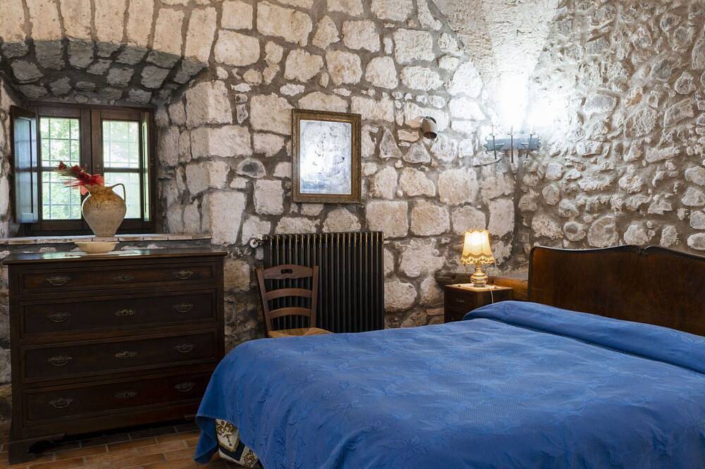 Gemütliche Wohnung in einem Ferienhaus mit Pool,  W-Lan, Tv, Innenhof, Haustiere erlaubt, Parkplatz in Bagnoregio, Viterbo Provinz