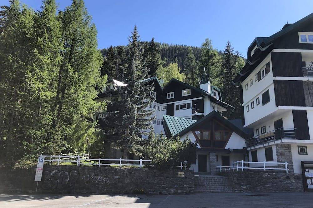 Entire apartment, Guesthost - Cosy 85 sqm flat on 2 levels for 4 people, on the 3th floor of a typical mountain-style building (Without Lift with stairs to access it).We are located in La Thuile, an Alpine resort famous for its ski slopes and peaceful atmosphere, close to in La Thuile (town), La Thuile