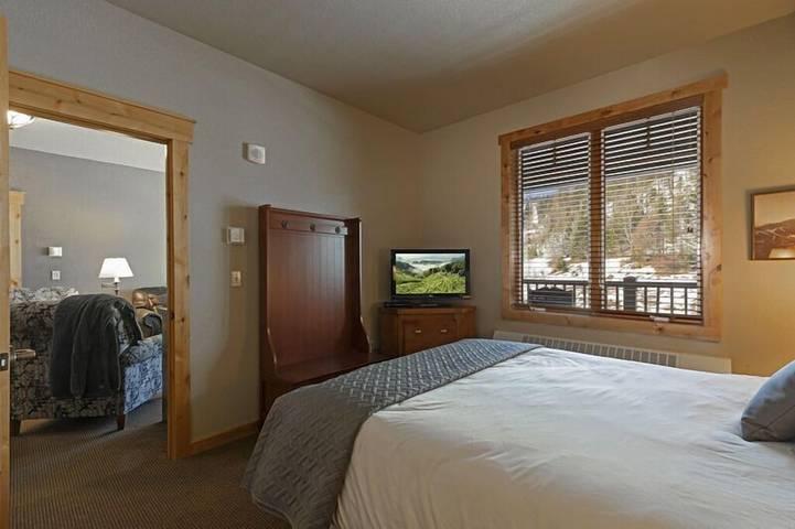Vacation rental for 6 people, with balcony and hot tub in Glacier National Park