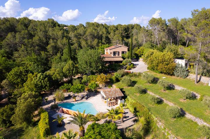 Gîte pour 6 personnes, avec piscine à Draguignan