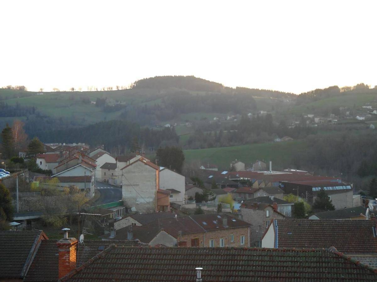 Appartement entier, Cours La Ville in Cours-la-Ville, Région de Villefranche-sur-Saône