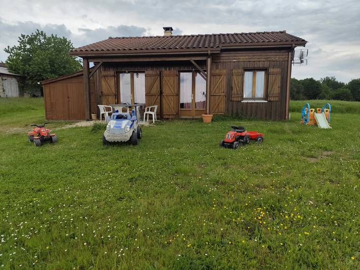 Location de vacances pour 5 personnes, avec jardin à Saint-Front-d'Alemps