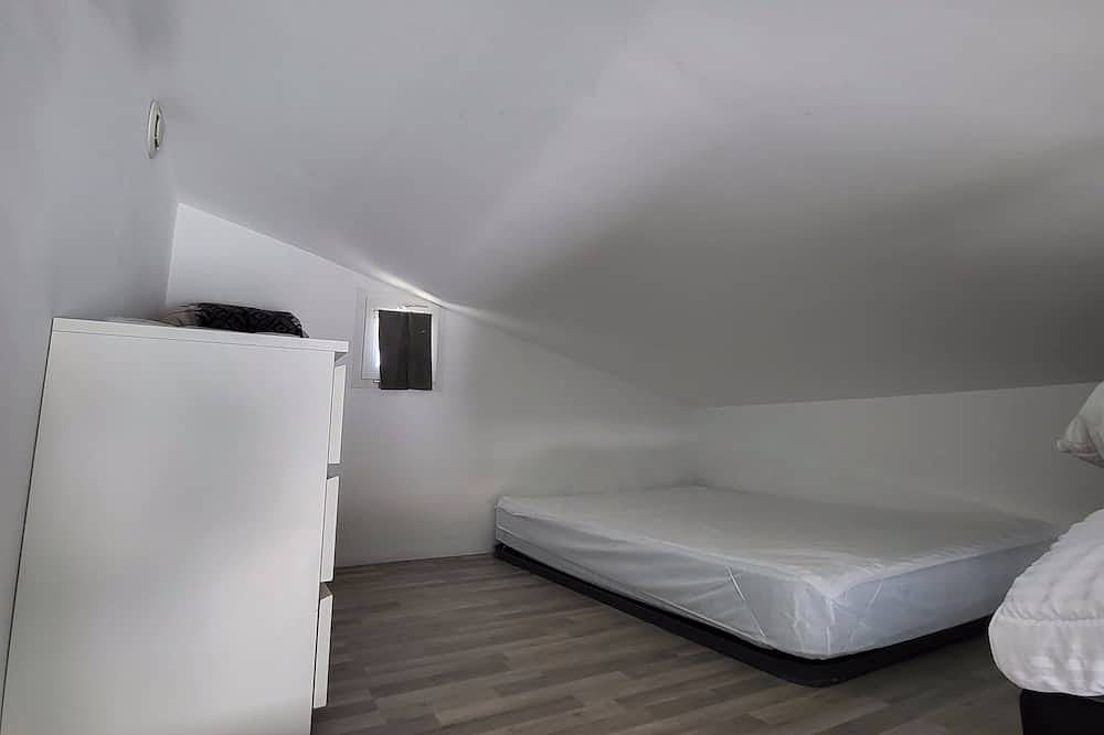 Entire apartment, Studio mezzanine Saint Bres. 20min de Montpellier in Saint-Brès (Hérault), Côte d'Améthyste