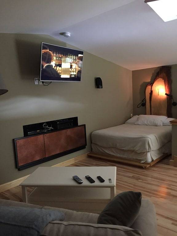 Berkshire Village Carriage House in Lanesborough, Berkshire County