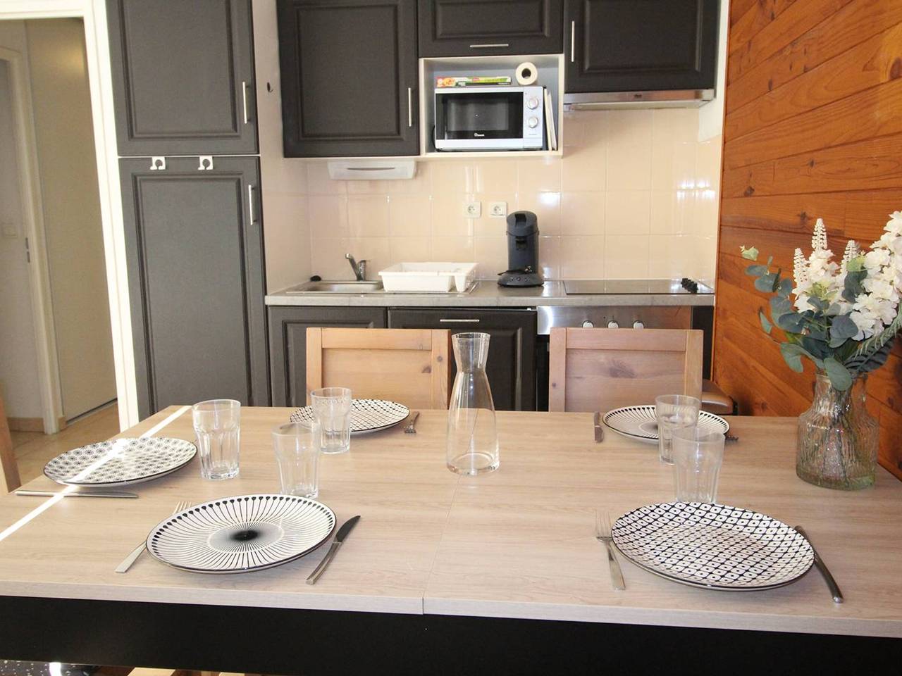 Apartamento entero, T3 Sur con balcón, piscina, parking, mascotas ok y wifi in Luchon-Superbagnères, Saint-Mamet