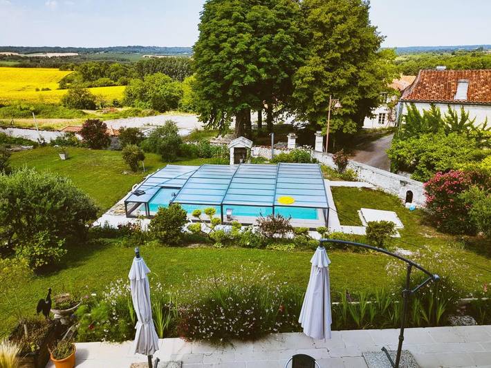 Gîte pour 2 personnes, avec jardin ainsi que terrasse et piscine à Montignac-le-Coq - 3